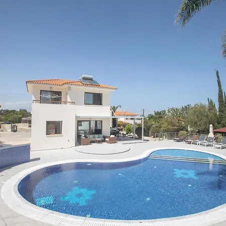 Margarita Villa *